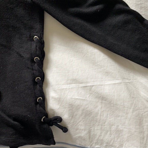 Long-sleeve - Picture 2 of 3